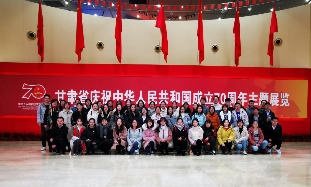 会计学院学生第二党支部参观学习留念
